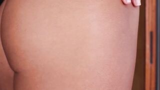 Skinny African beauty Gets naked Down Nude inside African Showing off Session