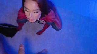 COSPLAY SPIDERWOMAN FUCKS Point of view aficionado and rides him to a CUMSHOT!