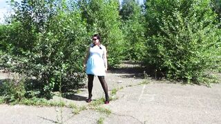 A chubby mom inside pantyhose loves to strip inside outdoor