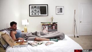 Perverted soak huge butt milf Cassidy Klein offer a fellatio