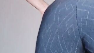 Hot Brazilian Wife Shows Off Big Ass in Gym Clothes