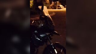 Un baiat se masturbeaza si face sex cu o motocicleta