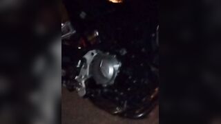 Un baiat se masturbeaza si face sex cu o motocicleta