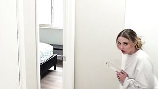 Petite Aria Banks Caught Stepmom Masturbating & Giving Facial