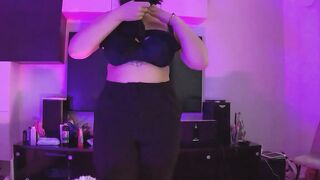 Vanessa Klein Solo Masturbates With Dildo In Lingerie