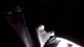 Un baiat isi satisface dorintele sexuale cu motocicleta lui