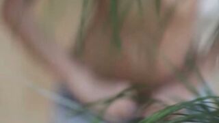 Slender All-Natural MILF Dancer Striptease