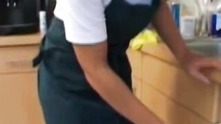 Die unbefriedigte Nachbarin fickt fremd