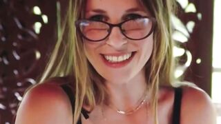 Aliana Love & Payton Leigh Enjoy an Amateur Homemade Retreat