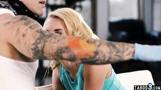 cougar housewife Aaliyah Love boned by stranger inside front of
