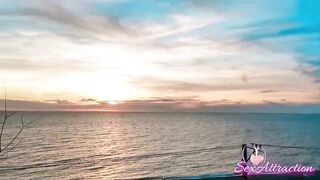 Saw Lonely 18 Yo At The Sea, Stuck Inside Her Mouth