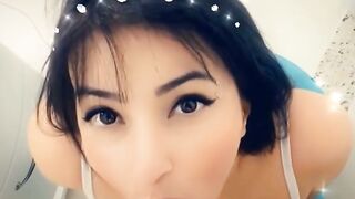 Brunette Latina Gives BBC Blowjob to Pizza Guy