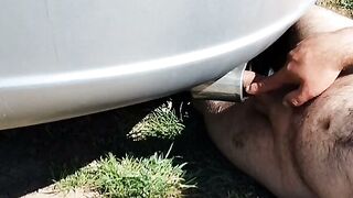 un baiat ne cunoscut duce pe un baiat la un loc retras petru sa faca sex cu masina