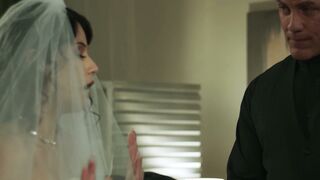Petite MILF Penelope Reed Thanks Her Father-in-Law Derrick Pierce