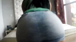 Colombian MILF Katerina Teaches Twerking at Home