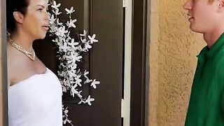 Hot MILF Neighbor Alexis Fawx Gets Pounded by Oliver Flynn