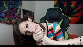 Katie Jade more Babe Toe Blowing for you to Fap