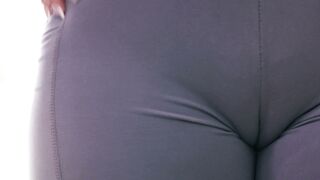 Cameltoe on mature MILF stepmom pointed out by her stepson 2