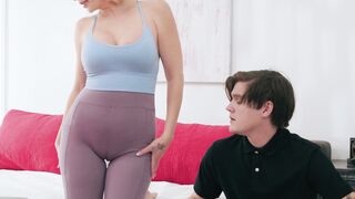 Cameltoe on mature MILF stepmom pointed out by her stepson 2