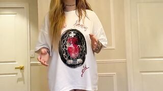 Stepsister sneaks naked with big funbags and tight butt - XXX!