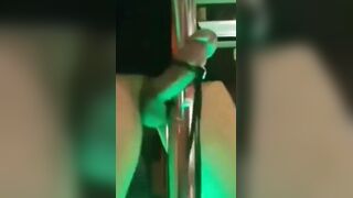 moisa robert fece un dans la bara pana cand el ejaguleaja sperma