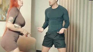 Personal trainer pokes her, while hubby doesn't suspect a thing - XXX!