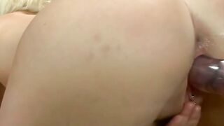 Kelly Surfer Gets Drilled on a Sybian in USA