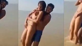 Desi Girl Gets Fucked Naked in River Outdoor Sex
