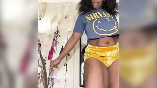 TITTIES BELLY & BUTT KITTY KASH TWERKING AND WIRKINGBHER THICK