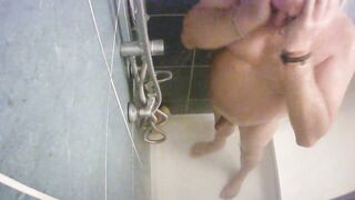 mon cocu sous la douche
