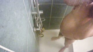 mon cocu sous la douche
