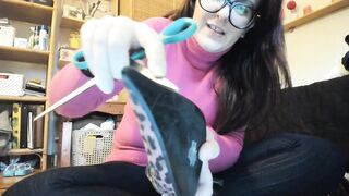 Nicoletta completely destroys a pair of high heels putting her