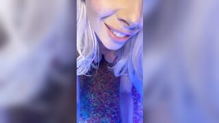Amateur mom Having Fun inside Water Beads Jizzes on Vibrator