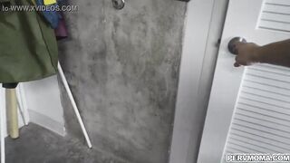 Stepmom Quinn Waters uses her snatch to motivate Johnny to